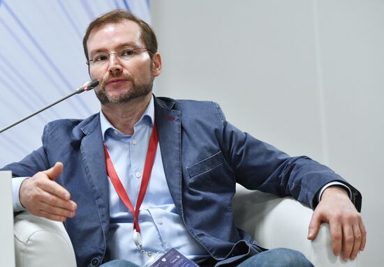 Заведующий лабораторией социальной и экономической психологии Института психологии Российской академии наук Тимофей Нестик на сессии "Университет для самых маленьких: развитие и перспективы научных детских площадок" в рамках II Конгресса молодых ученых в Парке науки и искусства "Сириус". Фото могут быть использованы при наличии обязательной ссылки на источник. Место: Россия, Федеральная территория "Сириус". Автор: Павел Лисицын. II КМУ-2022. Университет для самых маленьких: развитие и перспективы научных детских площадок