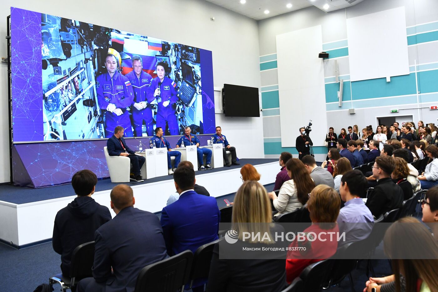II КМУ-2022. Будь первым! Героями не рождаются. Интерактивная встреча с российскими космонавтами