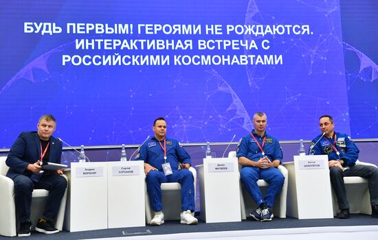II КМУ-2022. Будь первым! Героями не рождаются. Интерактивная встреча с российскими космонавтами