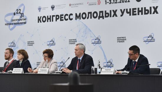 II КМУ-2022. Встреча губернатора Новосибирской области А. Травникова с научными сотрудниками из Новосибирской области