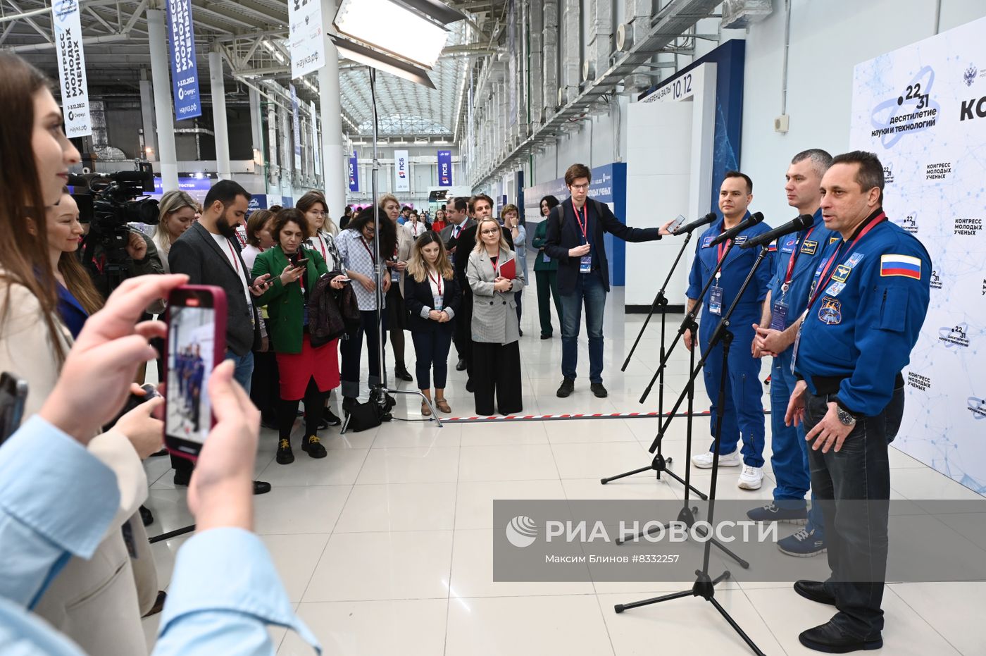 Пресс-подход к членам Отряда космонавтов Роскосмоса