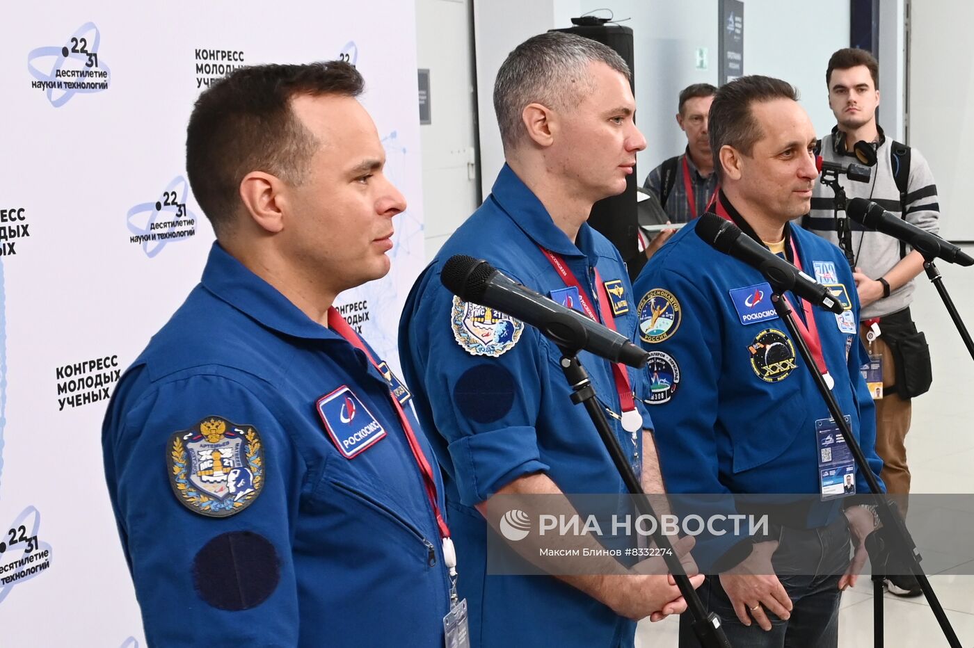 Пресс-подход к членам Отряда космонавтов Роскосмоса
