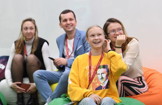 Участники II Конгресса молодых ученых в Парке науки и искусства "Сириус". Фото могут быть использованы при наличии обязательной ссылки на источник. Место: Россия, Федеральная территория "Сириус". Автор: Екатерина Чеснокова. II КМУ-2022. Работа конгресса