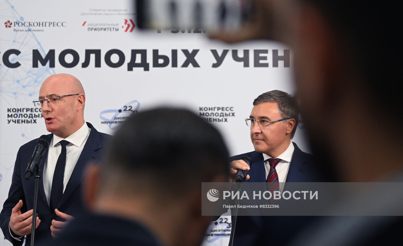 II КМУ-2022. Пресс-подход по итогам пленарного заседания