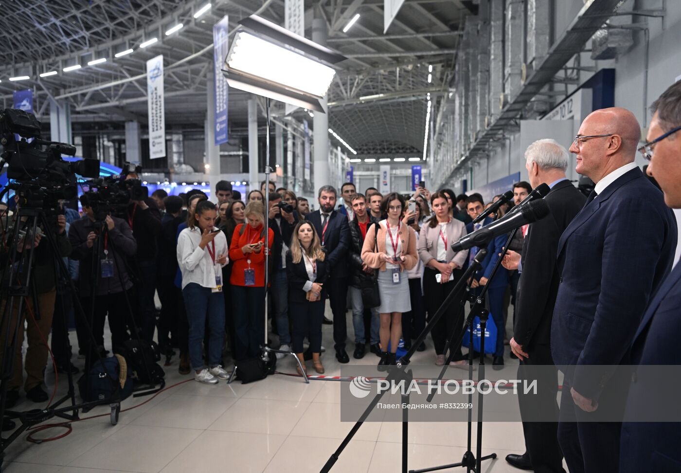 II КМУ-2022. Пресс-подход по итогам пленарного заседания