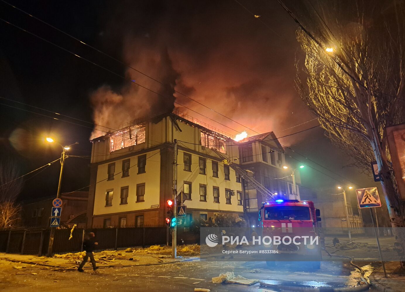 Последствия ночного обстрела Донецка