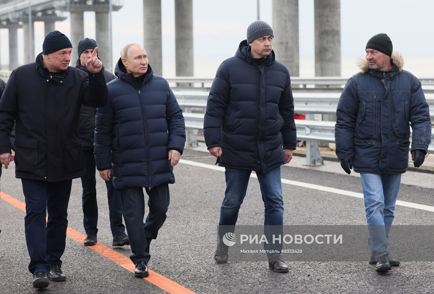 Президент РФ В. Путин проехал по восстановленному после теракта Крымскому мосту