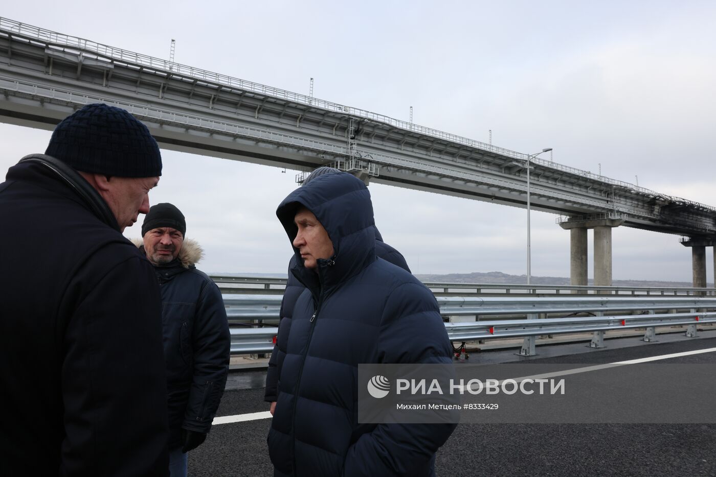 Президент РФ В. Путин проехал по восстановленному после теракта Крымскому мосту