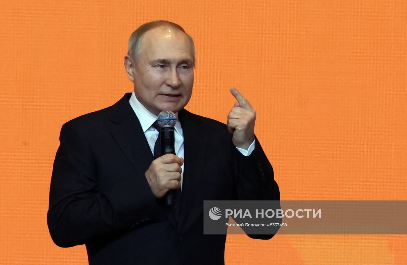 Президент РФ В. Путин принял участие в международном форуме #МыВместе