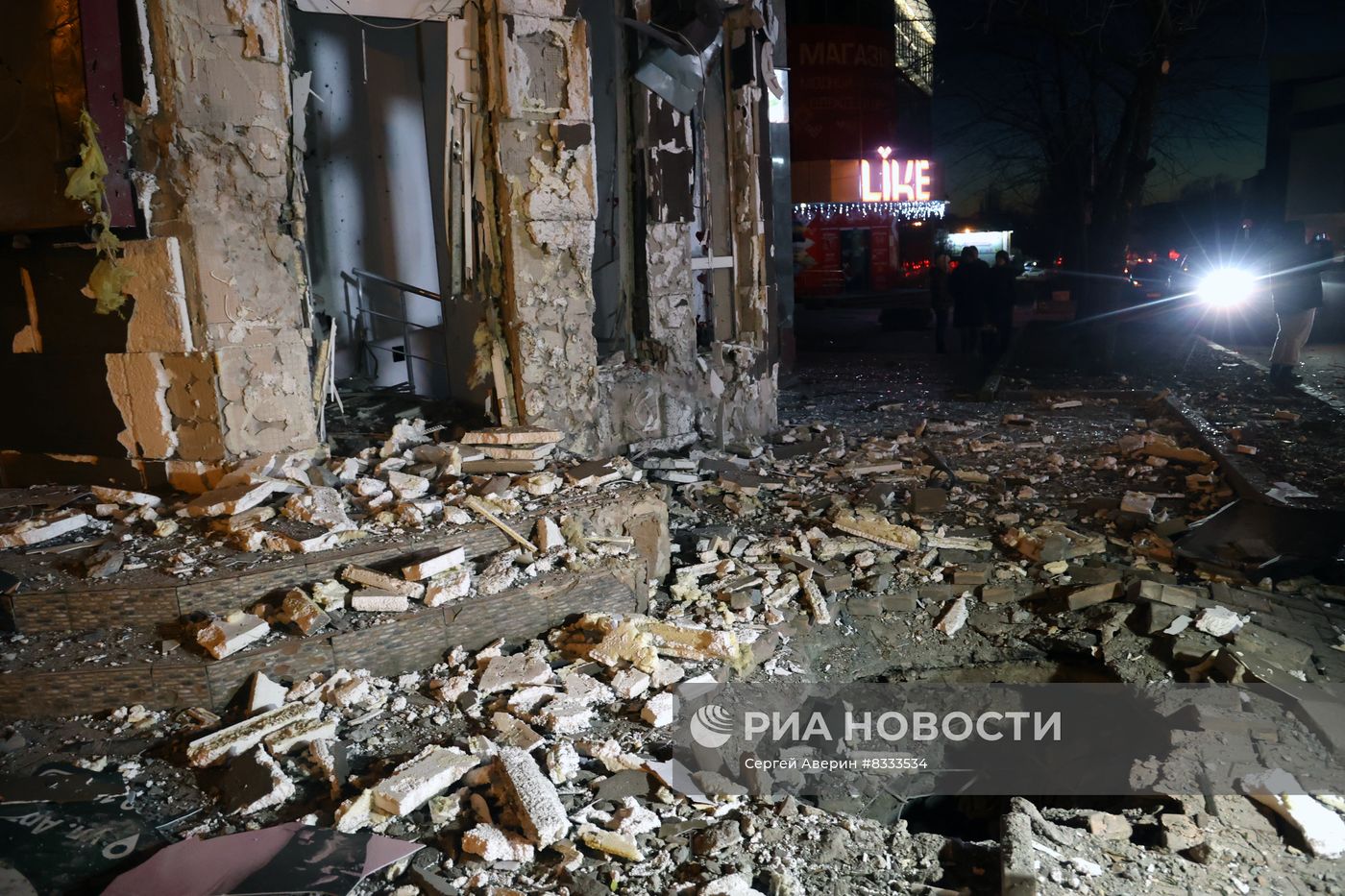 Последствия обстрела Киевского района Донецка