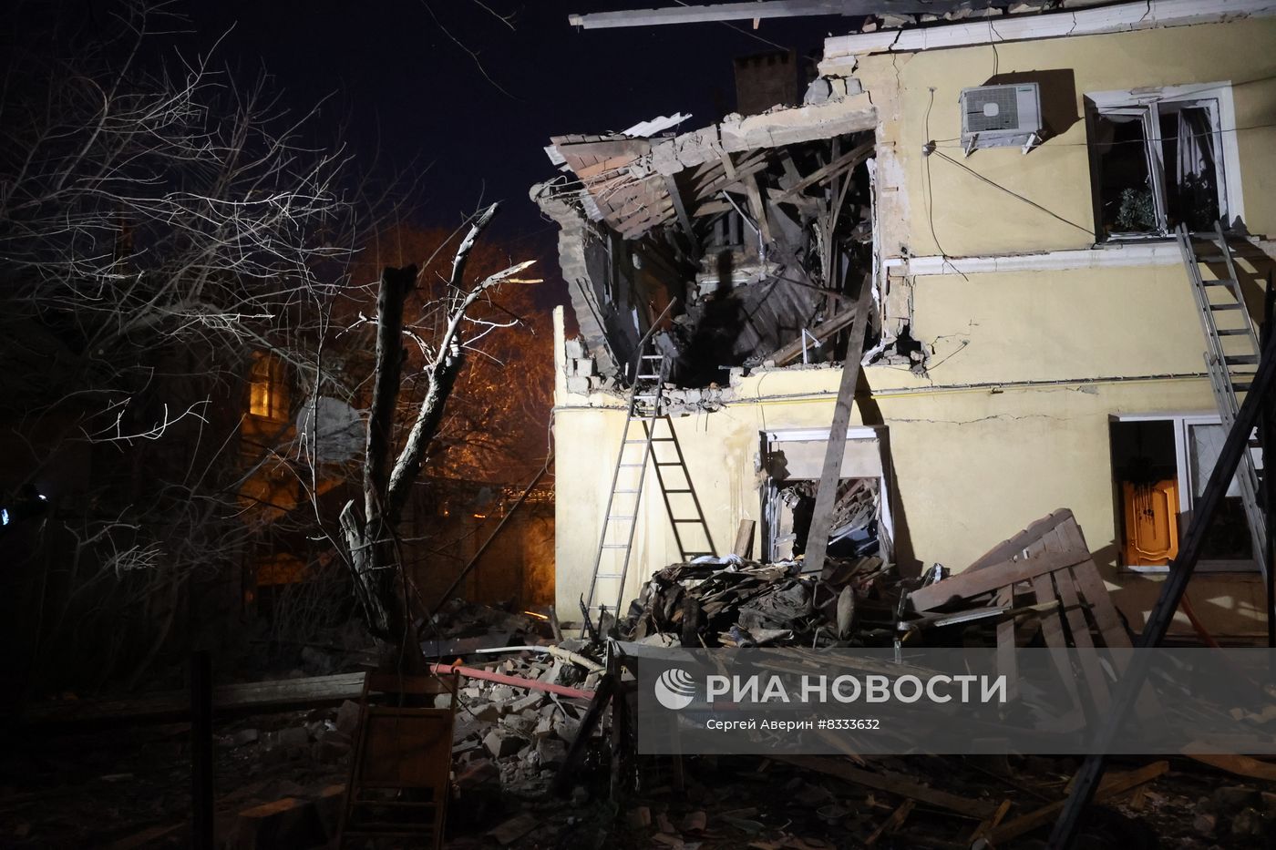 Последствия обстрела Киевского района Донецка