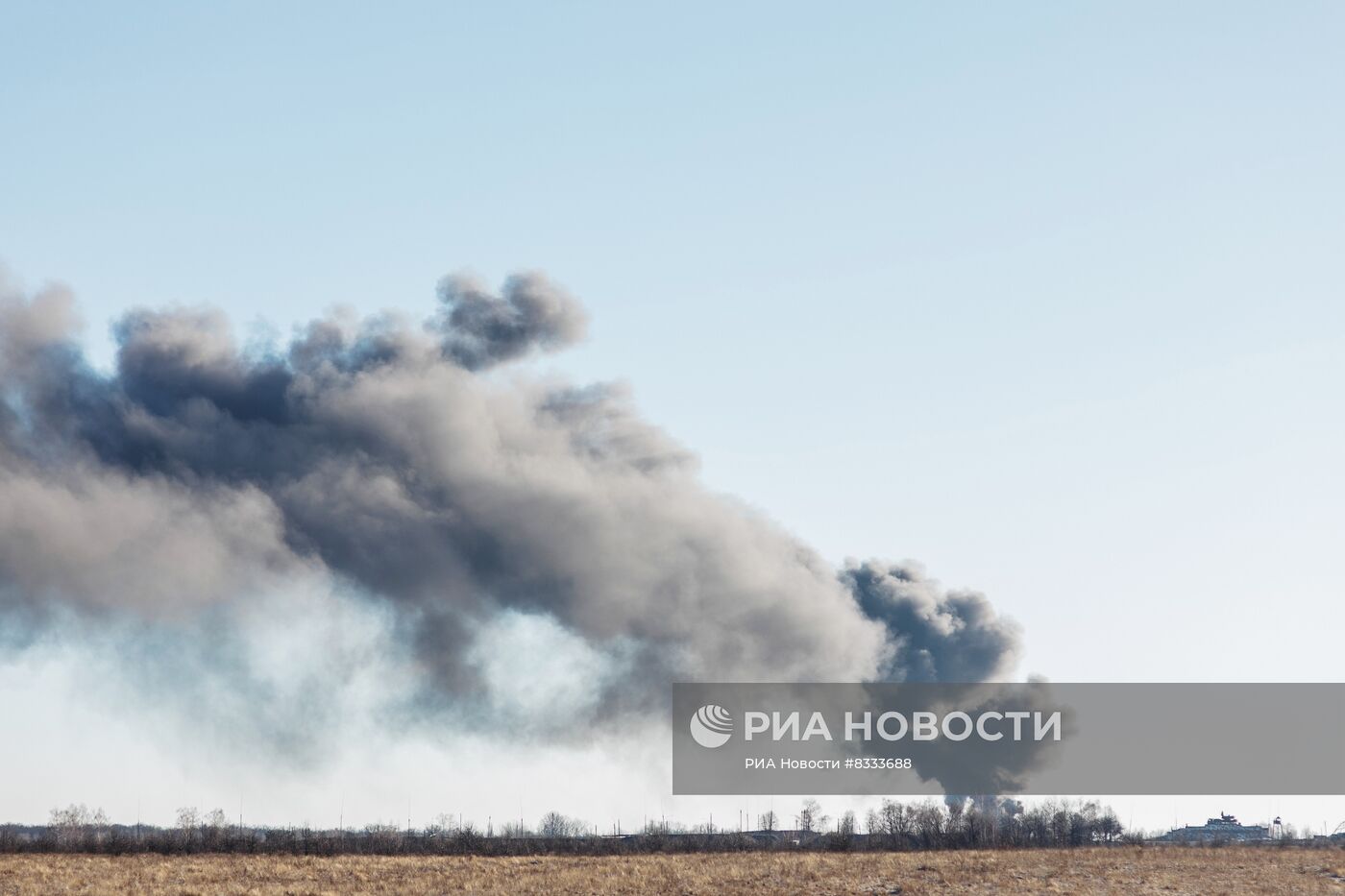 Нефтенакопитель загорелся в районе курского аэродрома 