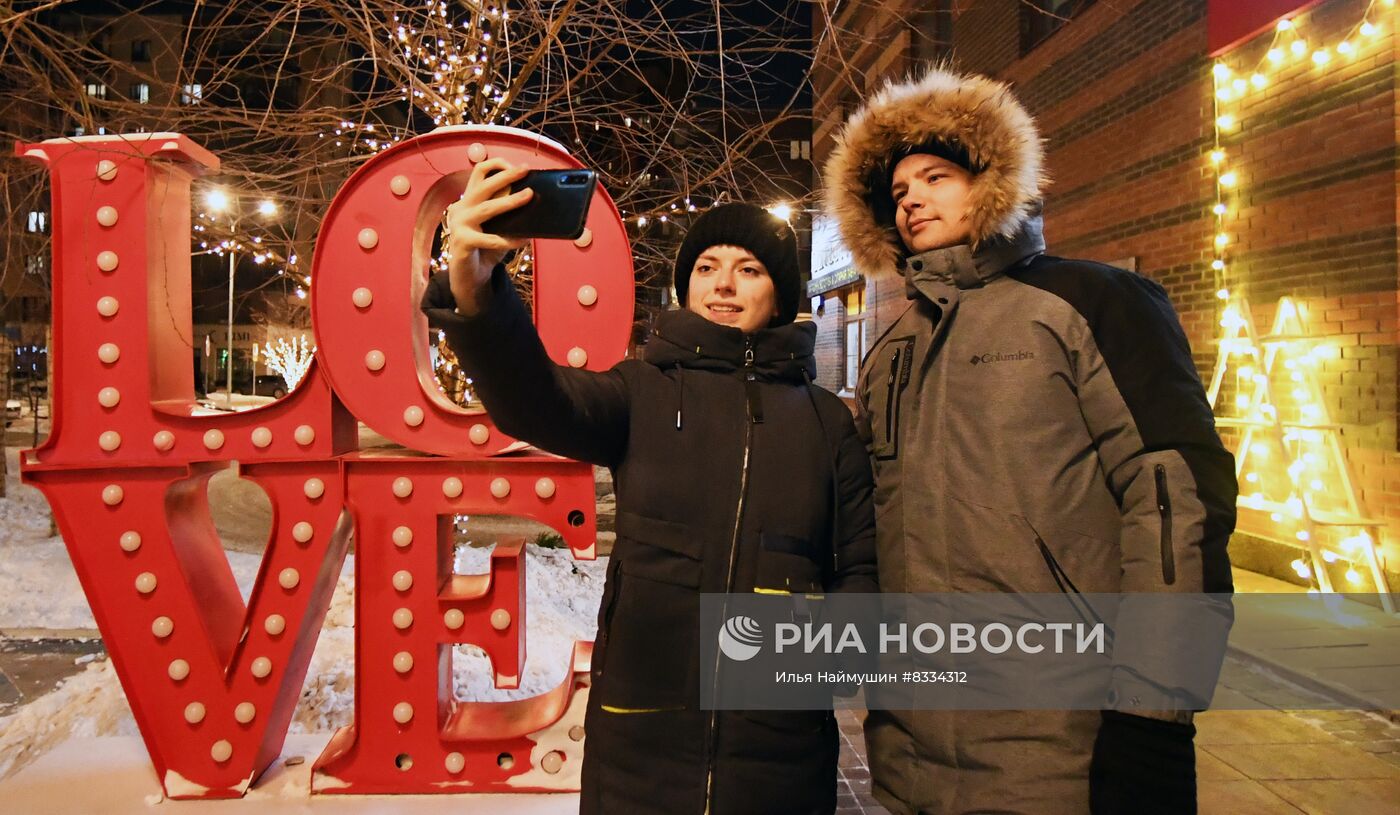 Подготовка к Новому году в Красноярске
