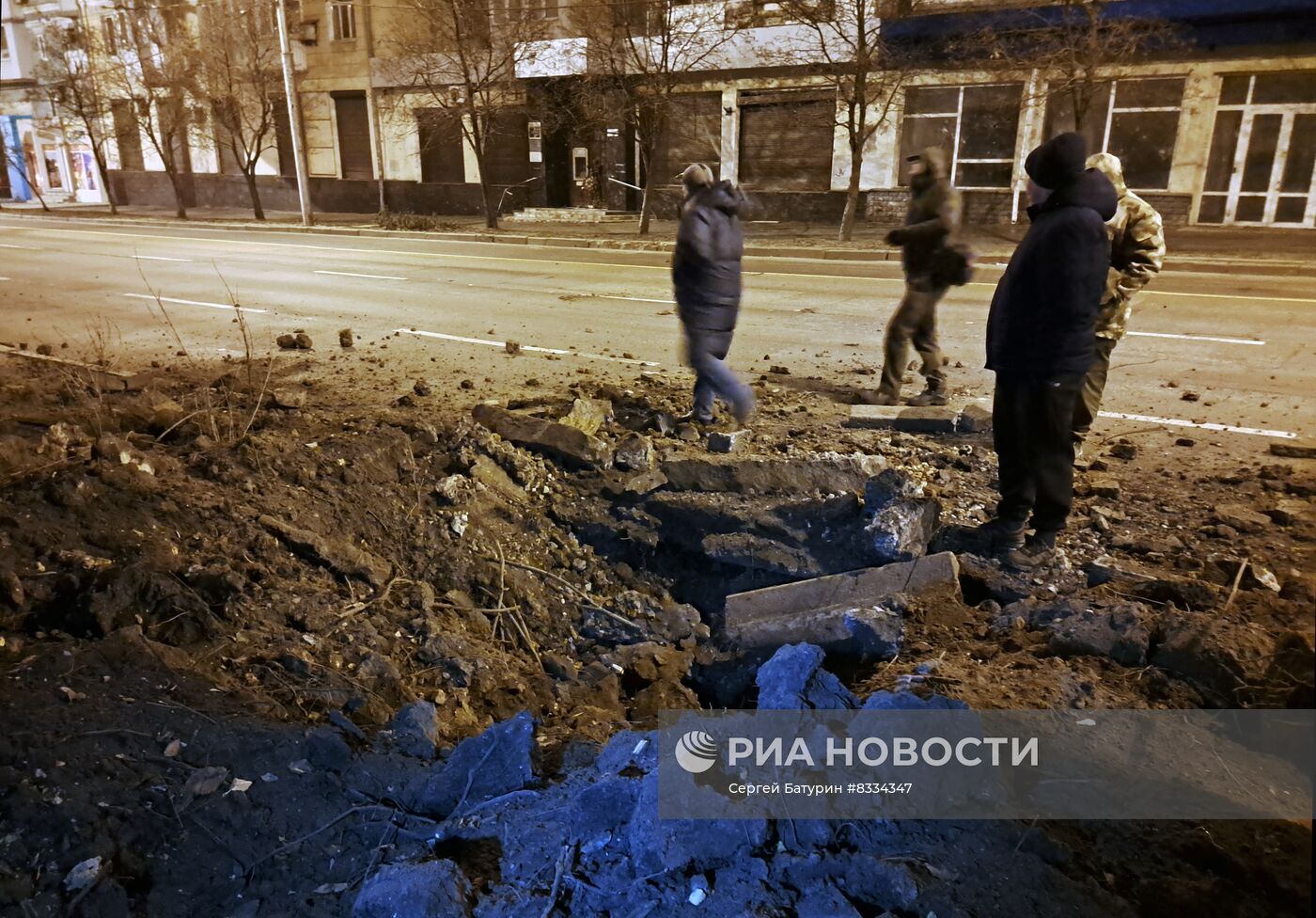 Последствия ночного обстрела Донецка из "Градов"