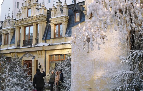 Предновогоднее украшение ресторана в Москве