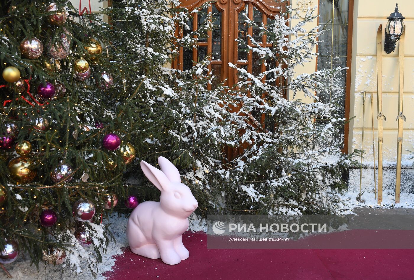 Предновогоднее украшение ресторана в Москве