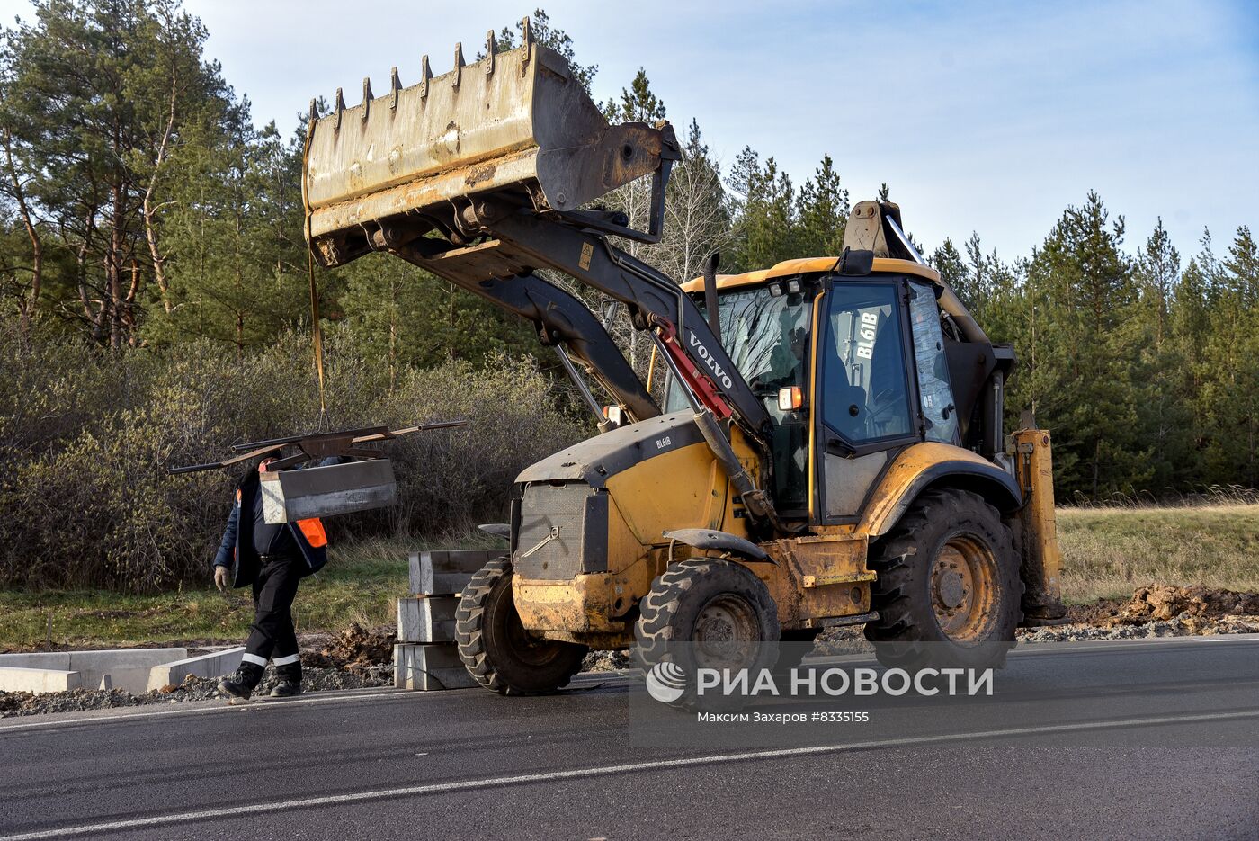 Ремонт автомагистрали в ЛНР