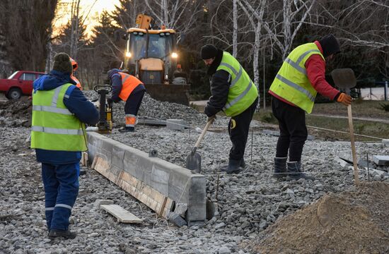 Ремонт автомагистрали в ЛНР