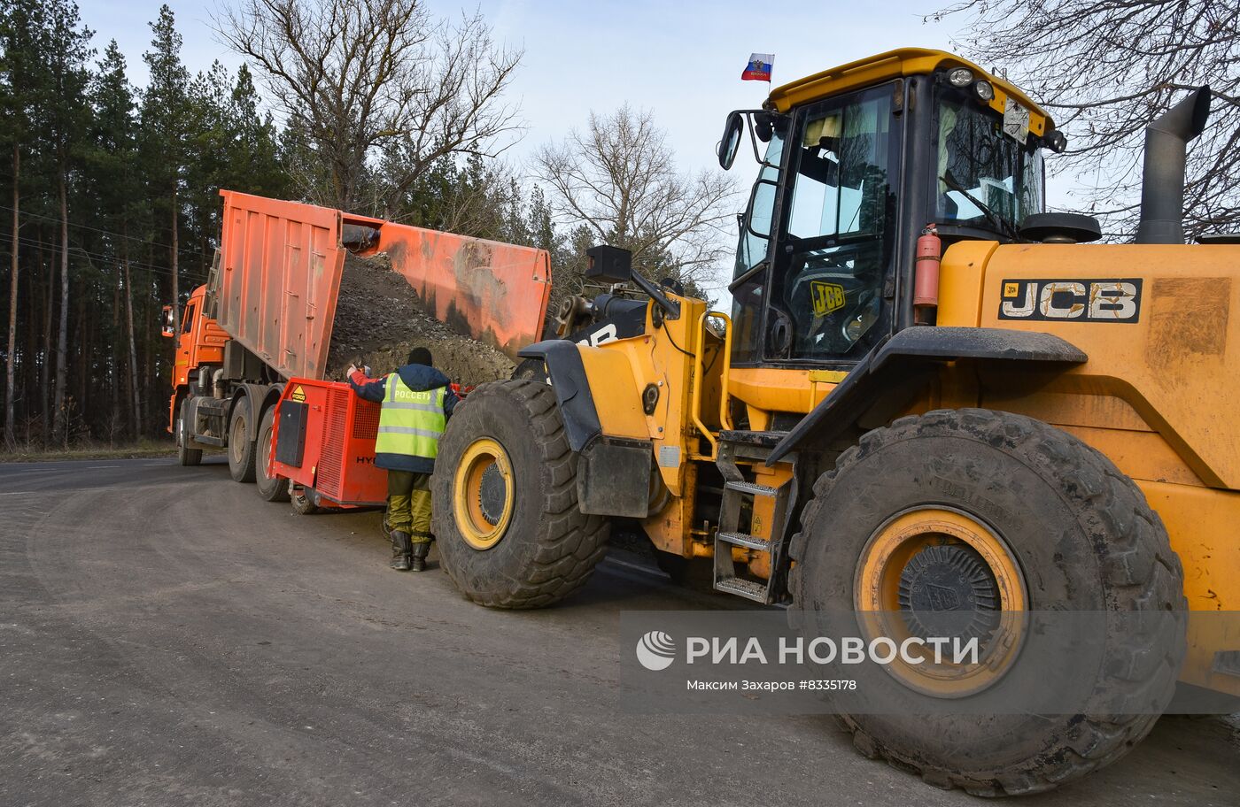 Ремонт автомагистрали в ЛНР