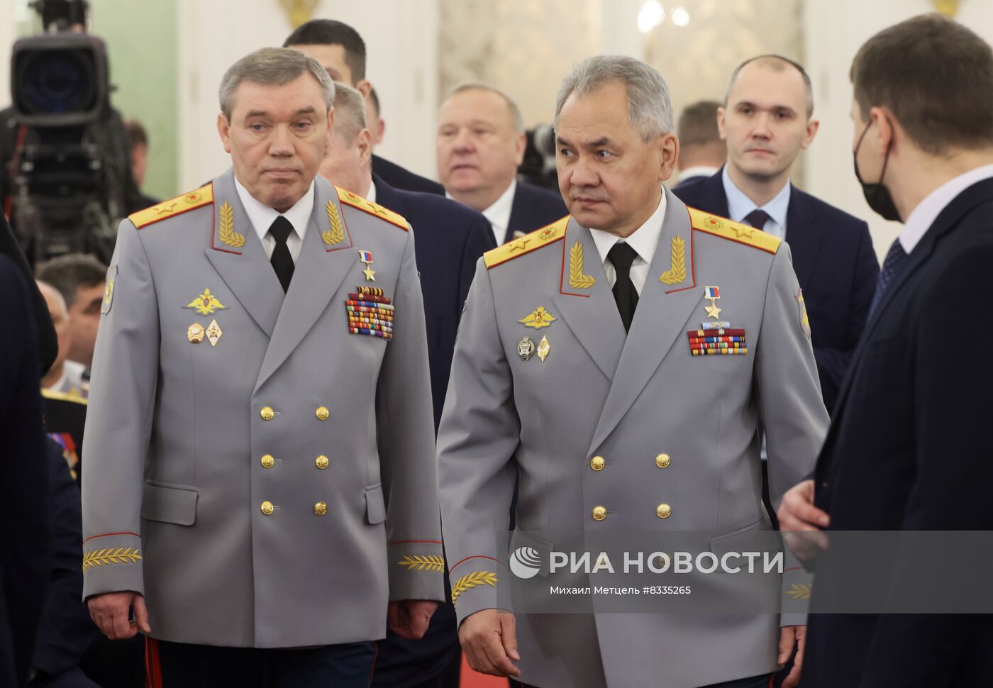 Президент РФ В. Путин вручил Героям России медали "Золотая Звезда"