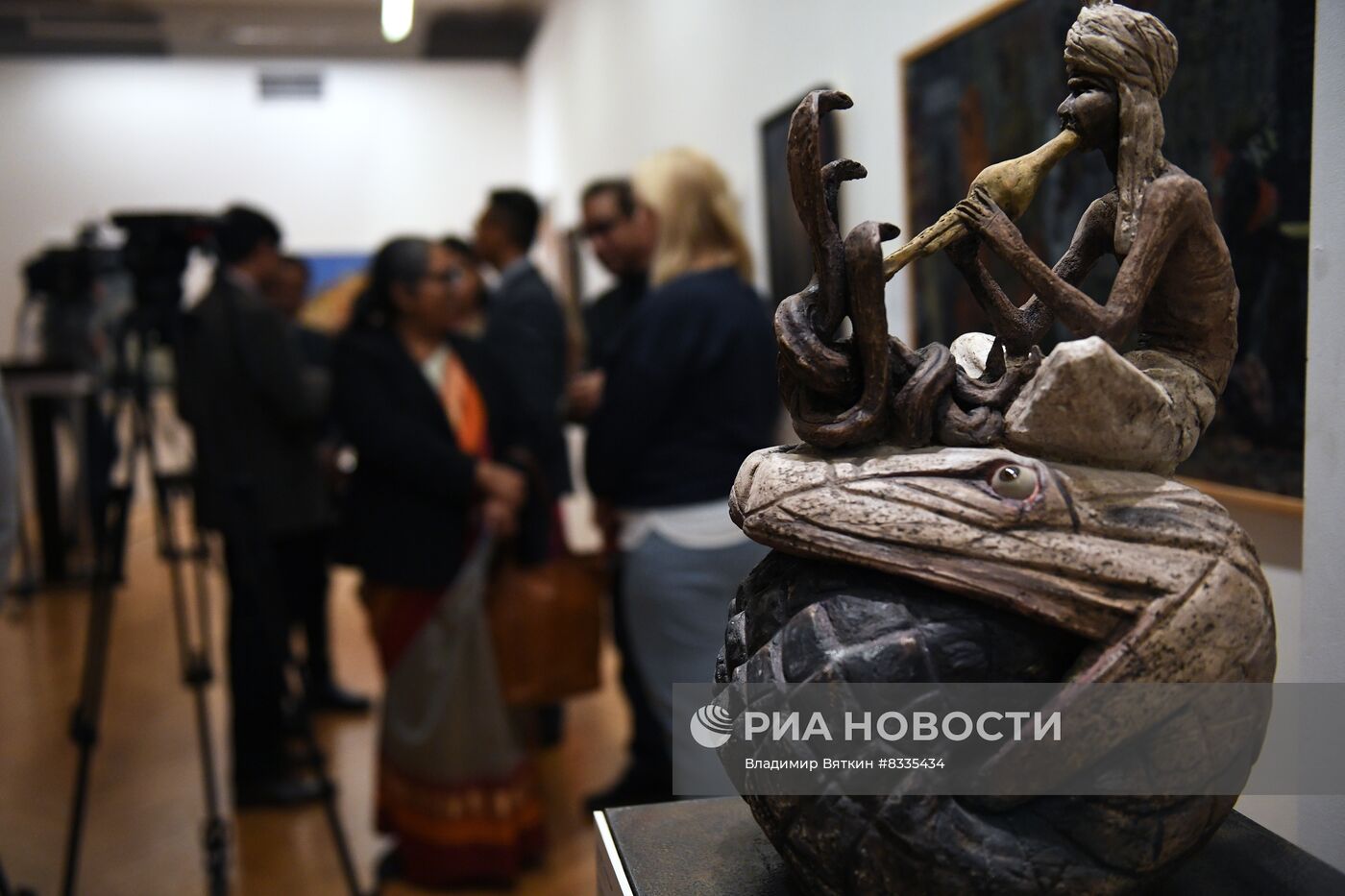 Выставка к 75-летию дипломатических отношений "Россия-Индия: сад дружбы"