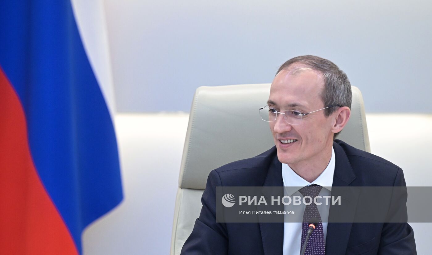 Вице-премьер Д. Григоренко провел совещание с комитетом Госдумы по контролю
