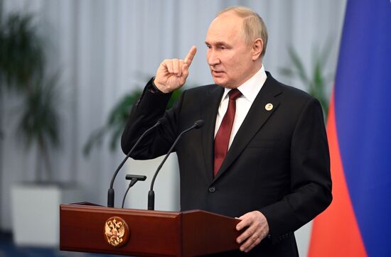 Президент РФ В. Путин принял участие в работе саммита ЕАЭС в Бишкеке 