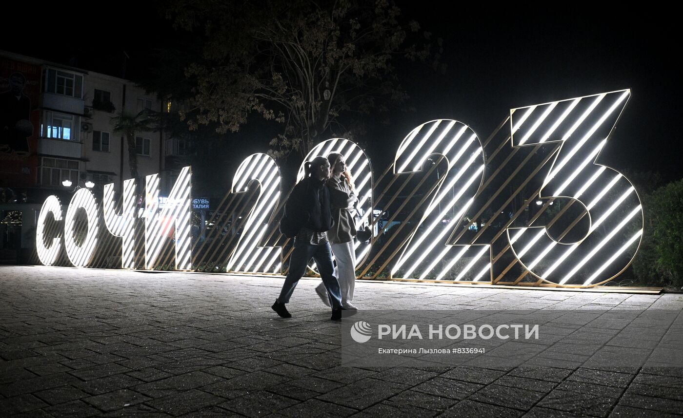 Подготовка к Новому году в Сочи