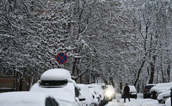 Снег в Москве