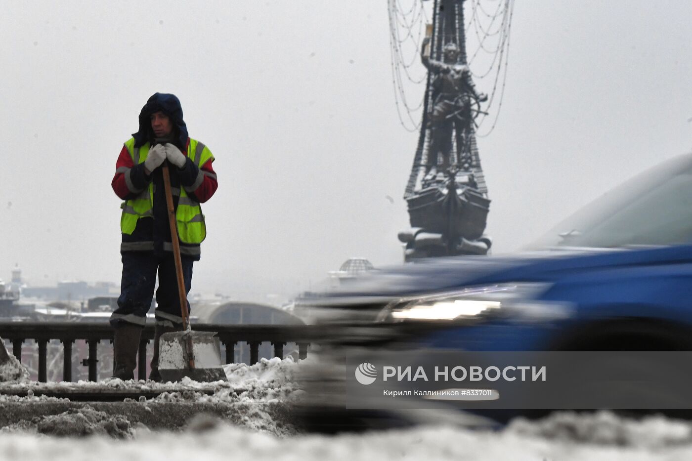 Снег в Москве