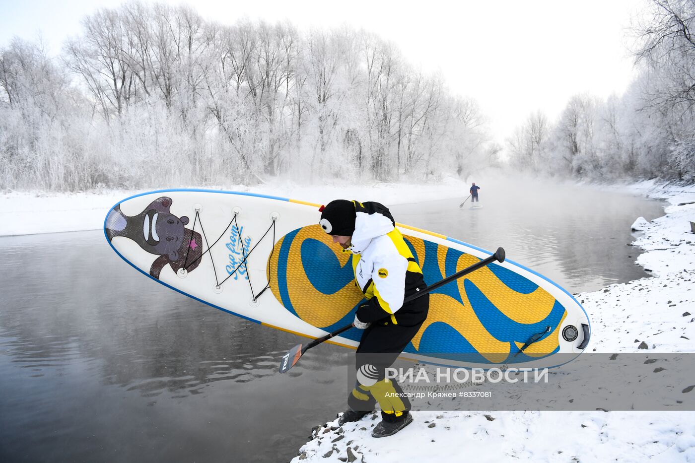 Зимний заплыв sup-серферов в Новосибирске