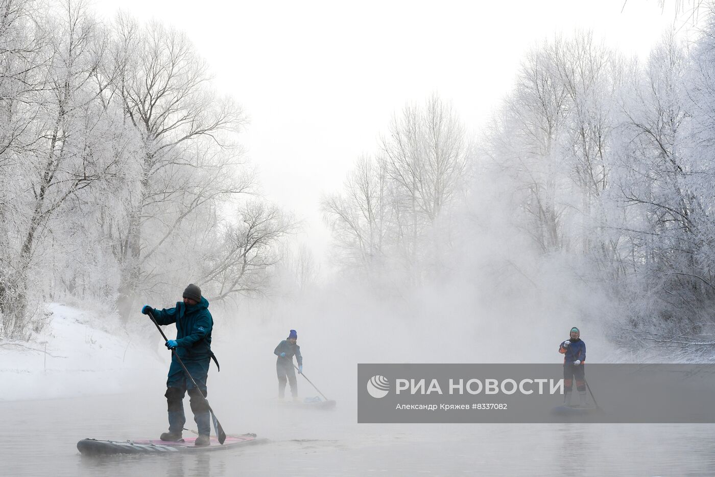 Зимний заплыв sup-серферов в Новосибирске