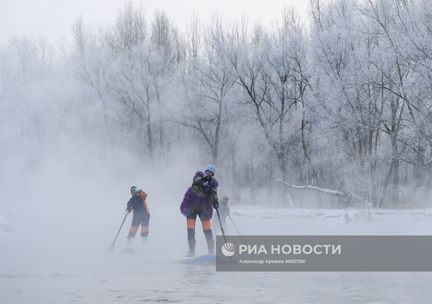 Зимний заплыв sup-серферов в Новосибирске