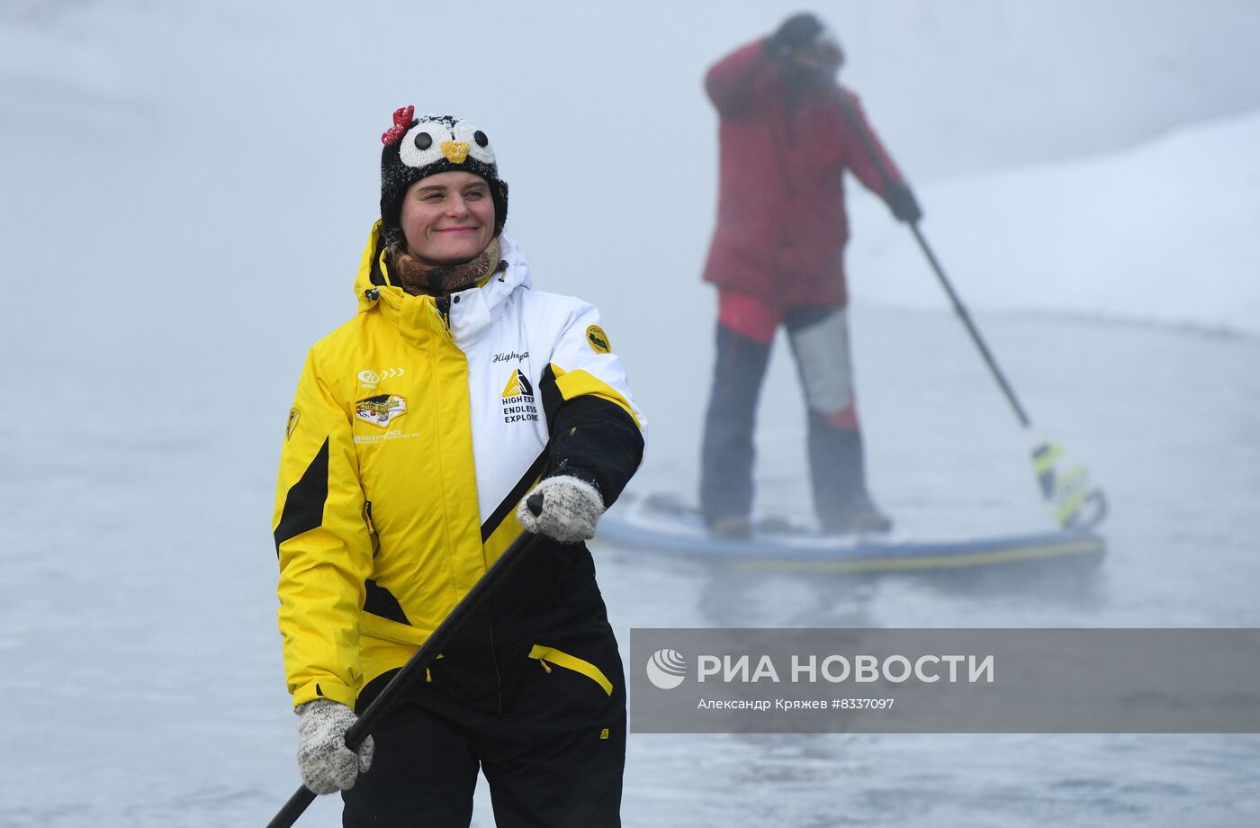 Зимний заплыв sup-серферов в Новосибирске