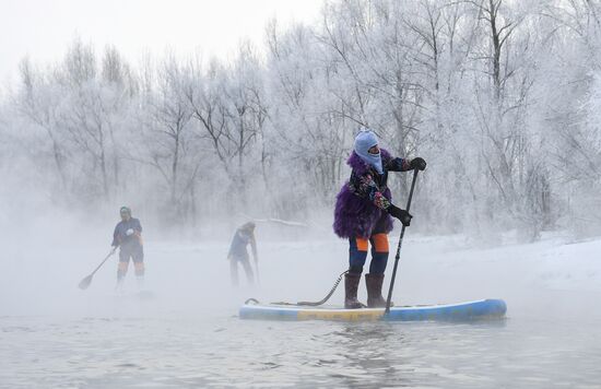 Зимний заплыв sup-серферов в Новосибирске