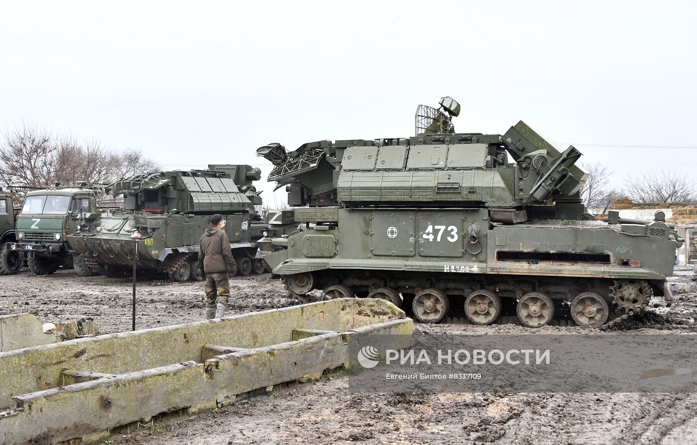 Ремонт военной техники в зоне спецоперации | РИА Новости Медиабанк