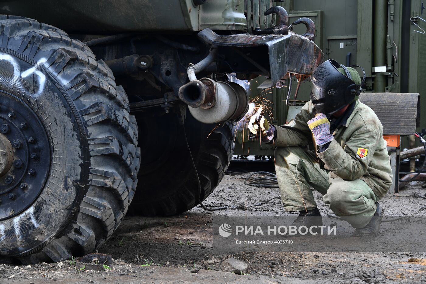 Ремонт военной техники в зоне спецоперации | РИА Новости Медиабанк