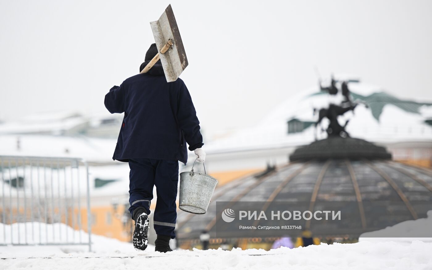 Снег в Москве