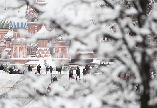 Снег в Москве