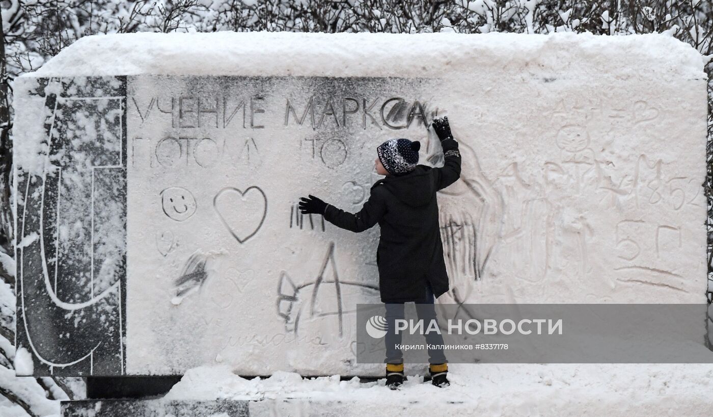 Снег в Москве