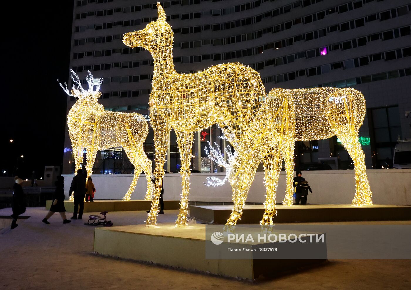 Подготовка к Новому году в Мурманске