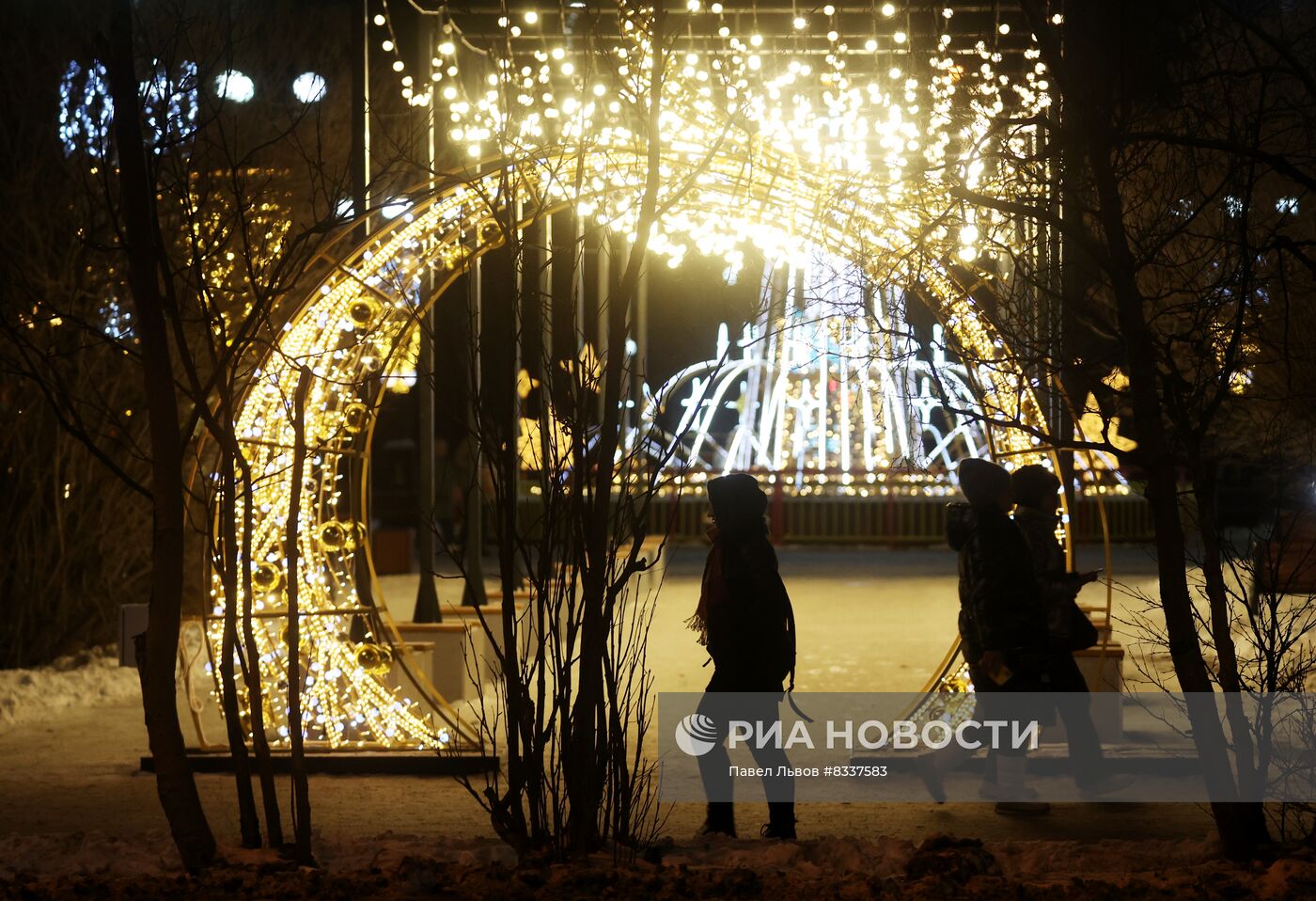 Подготовка к Новому году в Мурманске