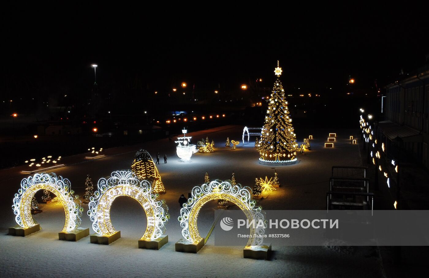 Подготовка к Новому году в Мурманске