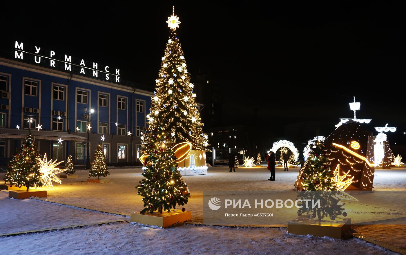 Подготовка к Новому году в Мурманске