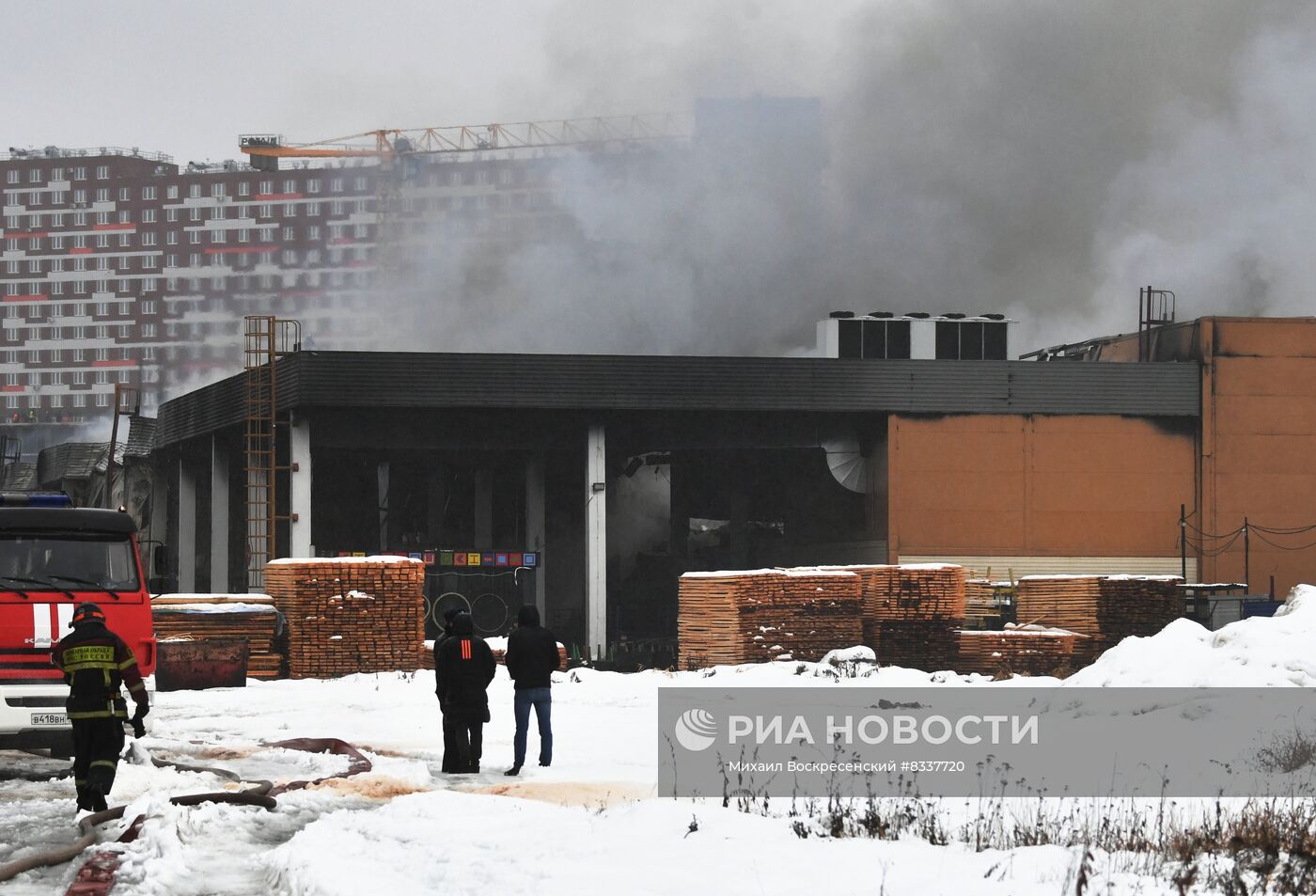 Пожар в ТЦ "Стройпарк" в Балашихе 