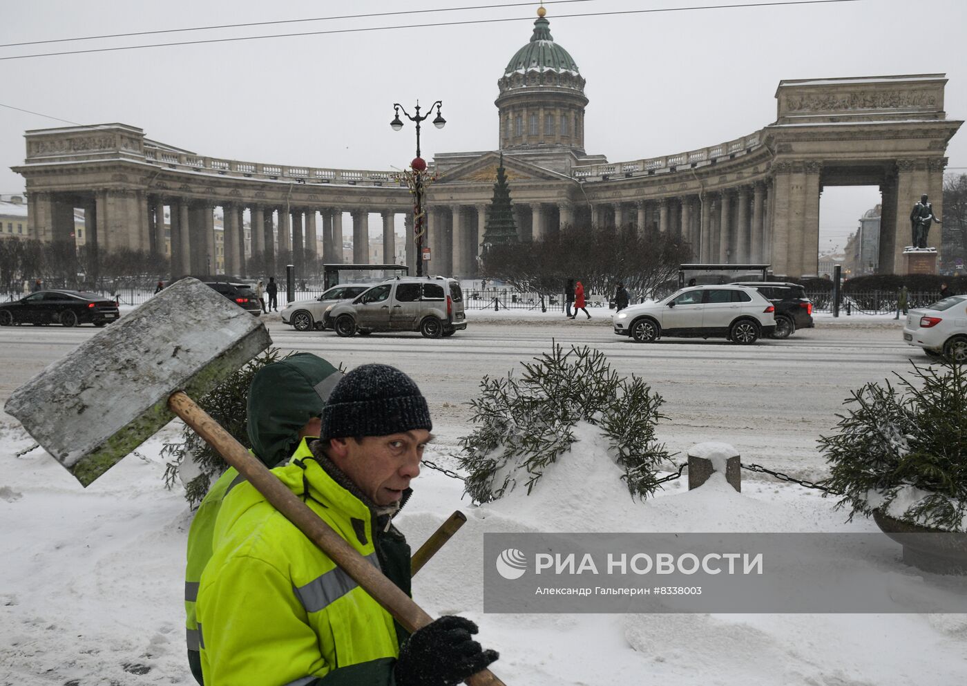 Южный циклон принес в Санкт-Петербург снежный шторм