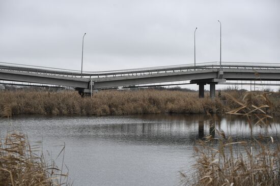Ремонт подорванного моста на трассе Мелитополь  Бердянск