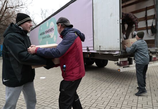 Новогодние подарки из Москвы для детей Донецка