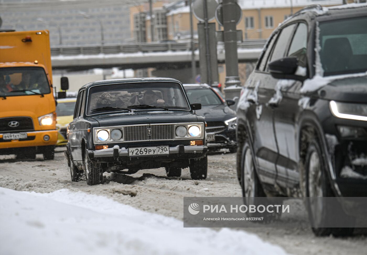 Снег в Москве