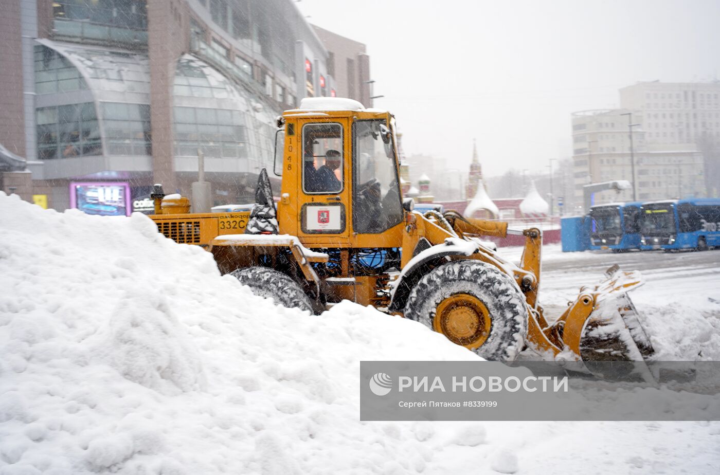 Снег в Москве